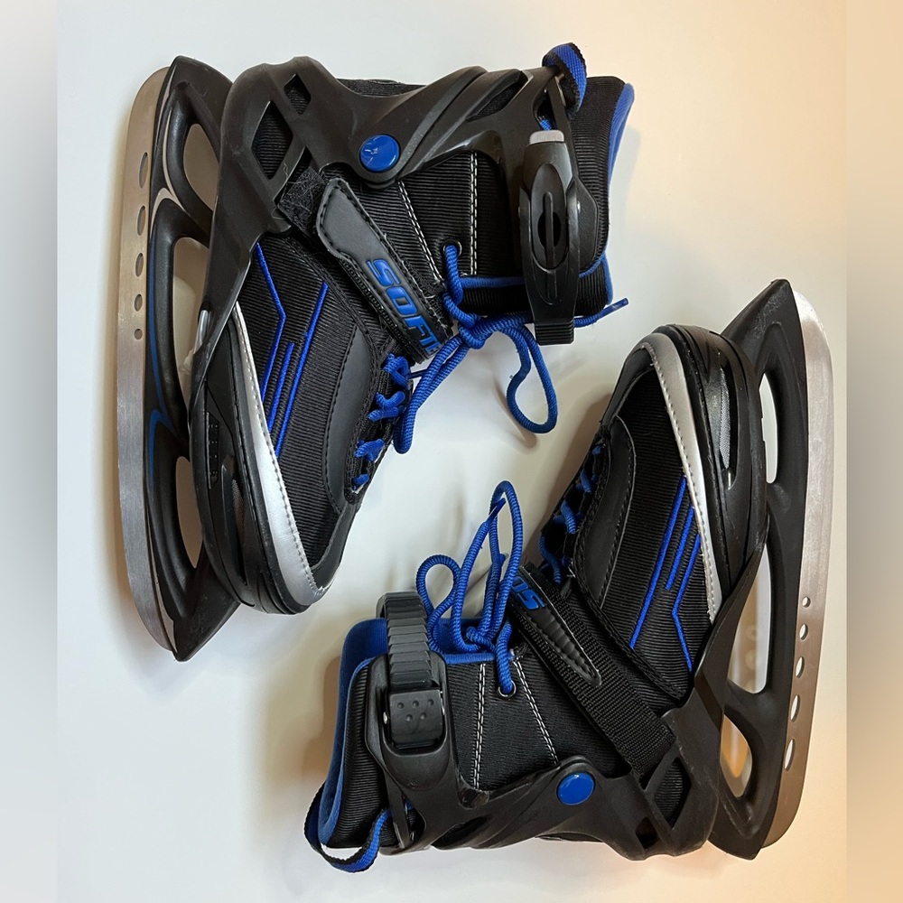 Recreational ice skating shoes for youth size US 6-9